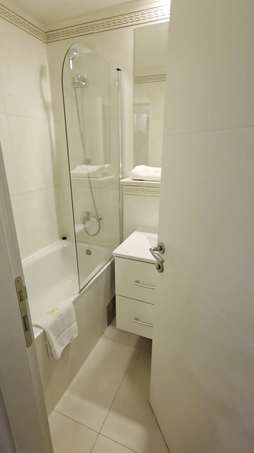 Madison Luxury Apartments - 3